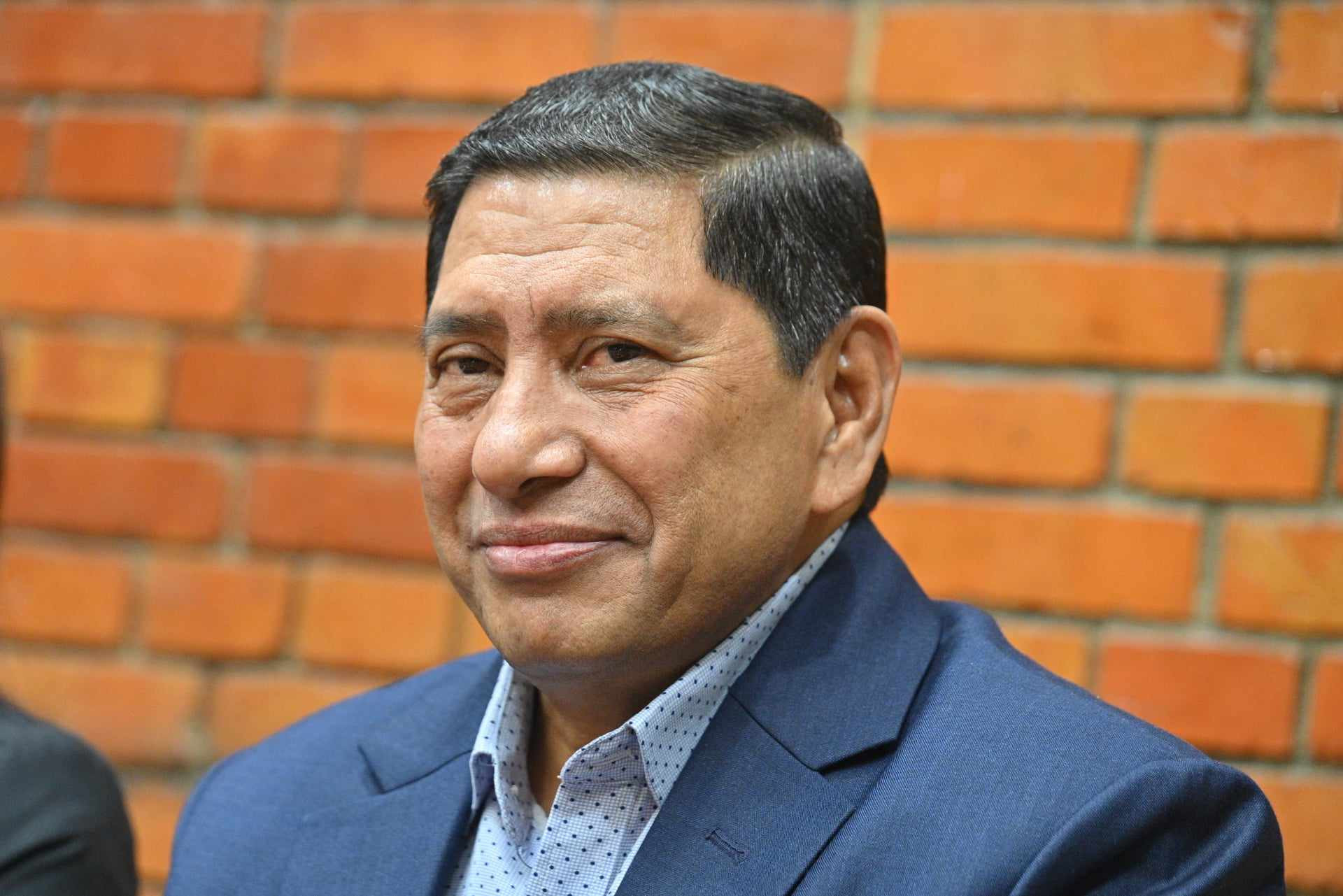 नारायणकाजीलाई व्यंग्य गर्दै दाहालले भने– धर्मगुरुका खुट्टा ढोगेर अध्यक्ष पाइँदैन